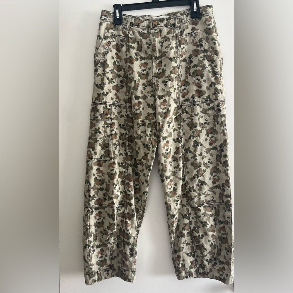 Anthropologie Camo Cargo Pants High Rise Barrel. Size 12; fit is more like 8-10.